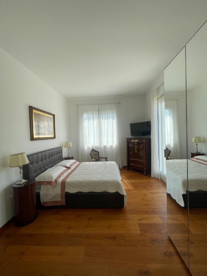 Villa Bianca A Few Steps By The Sea With Exclusive Garden & Jacuzzi Livorno Exteriör bild