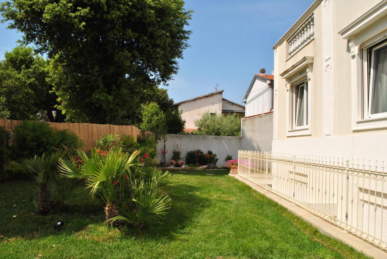 Villa Bianca A Few Steps By The Sea With Exclusive Garden & Jacuzzi Livorno Exteriör bild