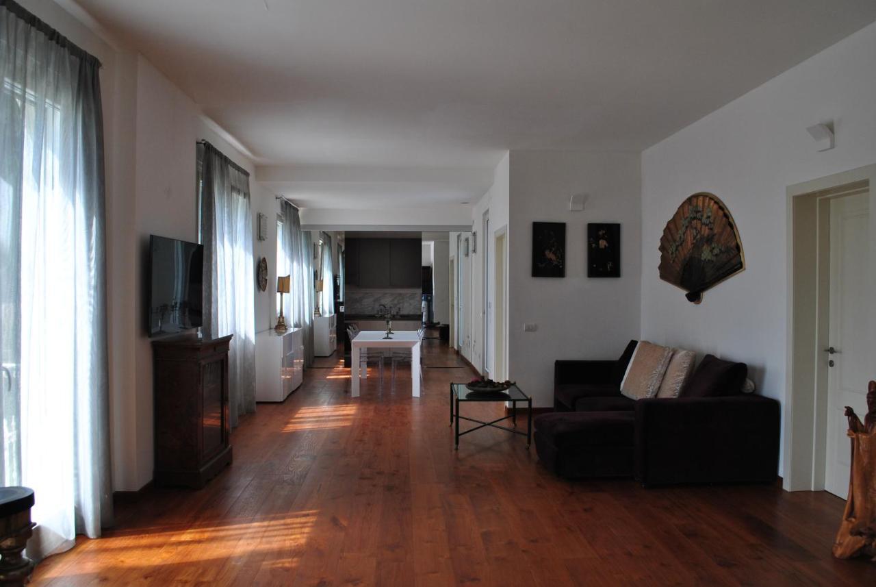 Villa Bianca A Few Steps By The Sea With Exclusive Garden & Jacuzzi Livorno Exteriör bild