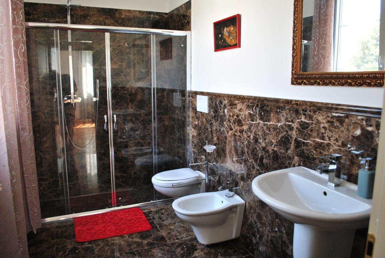 Villa Bianca A Few Steps By The Sea With Exclusive Garden & Jacuzzi Livorno Exteriör bild