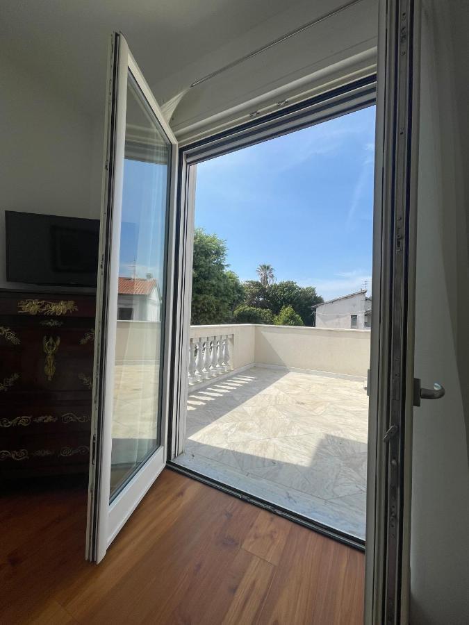 Villa Bianca A Few Steps By The Sea With Exclusive Garden & Jacuzzi Livorno Exteriör bild
