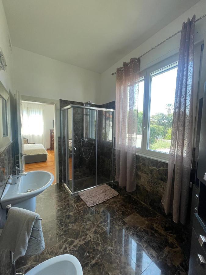 Villa Bianca A Few Steps By The Sea With Exclusive Garden & Jacuzzi Livorno Exteriör bild