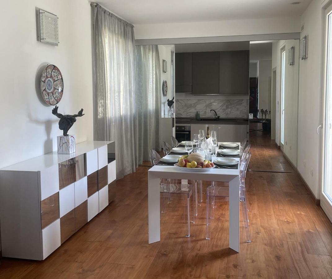 Villa Bianca A Few Steps By The Sea With Exclusive Garden & Jacuzzi Livorno Exteriör bild