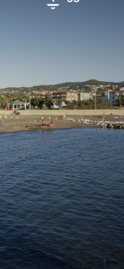 Villa Bianca A Few Steps By The Sea With Exclusive Garden & Jacuzzi Livorno Exteriör bild